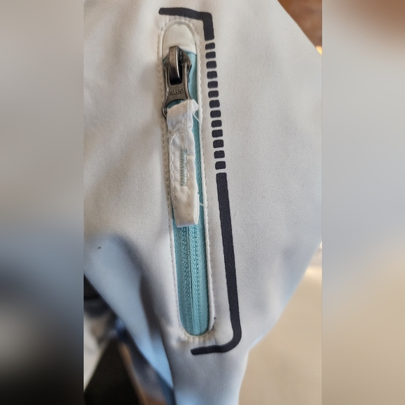 White and Grey women's windbreaker free tech size large 12-14 - Picture 4 of 4